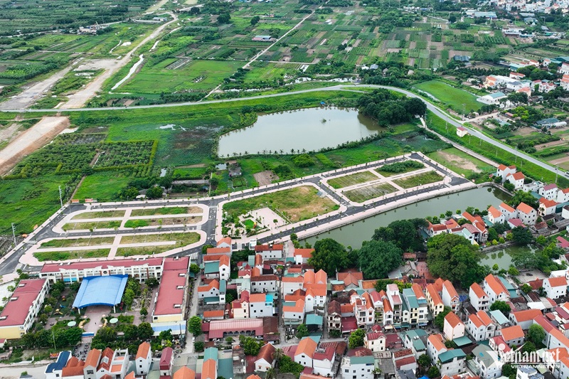 Bộ TN&MT lập đoàn kiểm tra đột xuất 2 cuộc đấu giá đất 'tạo sóng' tại Hà Nội