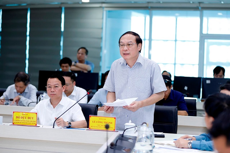Bộ trưởng Đỗ Đức Duy kiểm tra công tác dự báo diễn biến bão số 3 và các tác động của bão