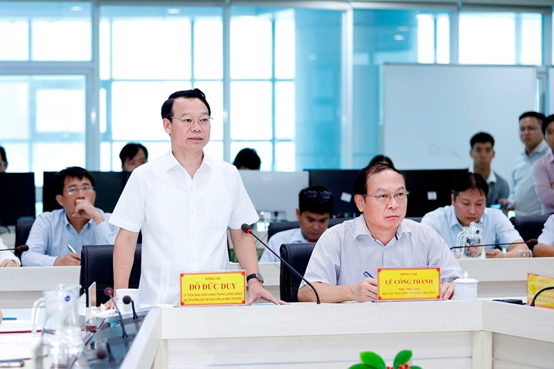 Bộ trưởng Đỗ Đức Duy kiểm tra công tác dự báo diễn biến bão số 3 và các tác động của bão