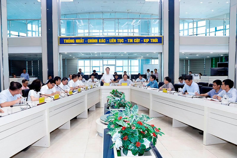 Bộ trưởng Đỗ Đức Duy kiểm tra công tác dự báo diễn biến bão số 3 và các tác động của bão