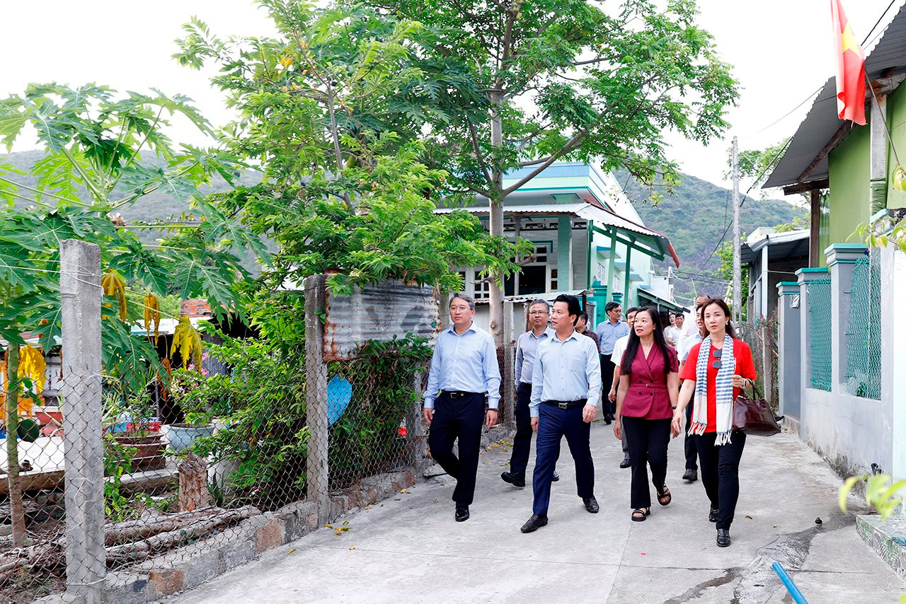 Bộ trưởng Đặng Quốc Khánh dự Lễ công bố cây di sản Việt Nam tại đảo Bích Đầm (Khánh Hoà)