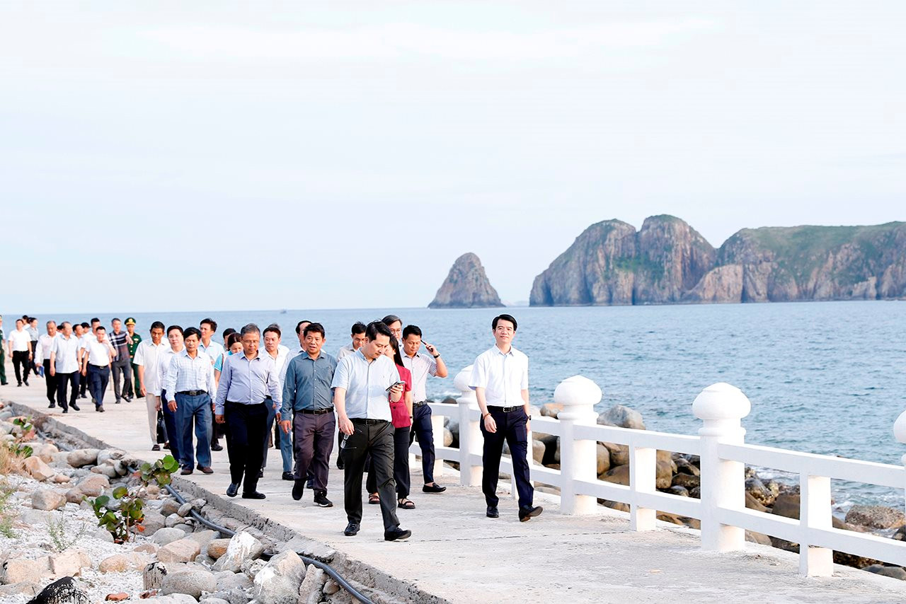 Bộ trưởng Đặng Quốc Khánh dự Lễ công bố cây di sản Việt Nam tại đảo Bích Đầm (Khánh Hoà)