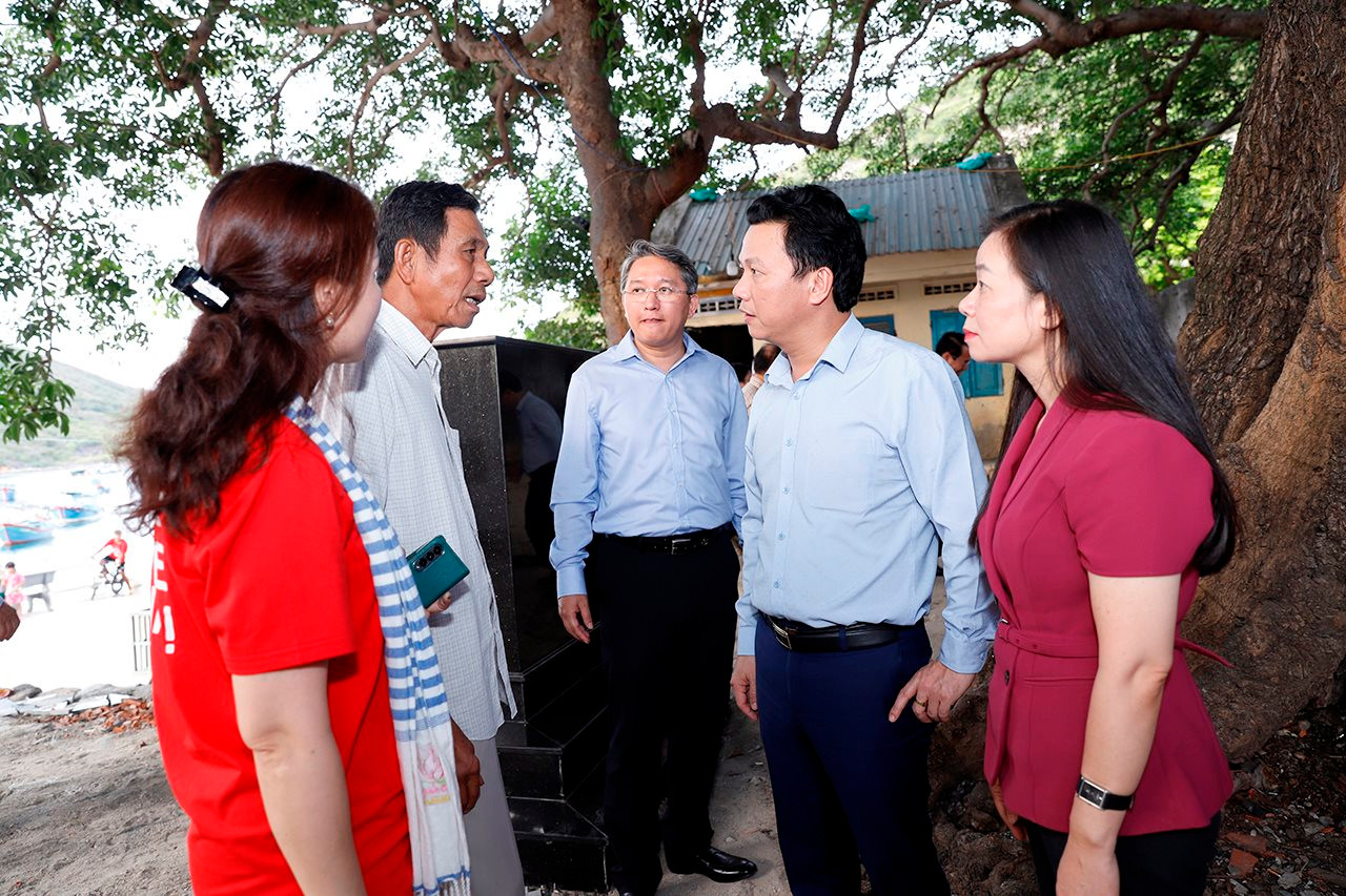 Bộ trưởng Đặng Quốc Khánh dự Lễ công bố cây di sản Việt Nam tại đảo Bích Đầm (Khánh Hoà)