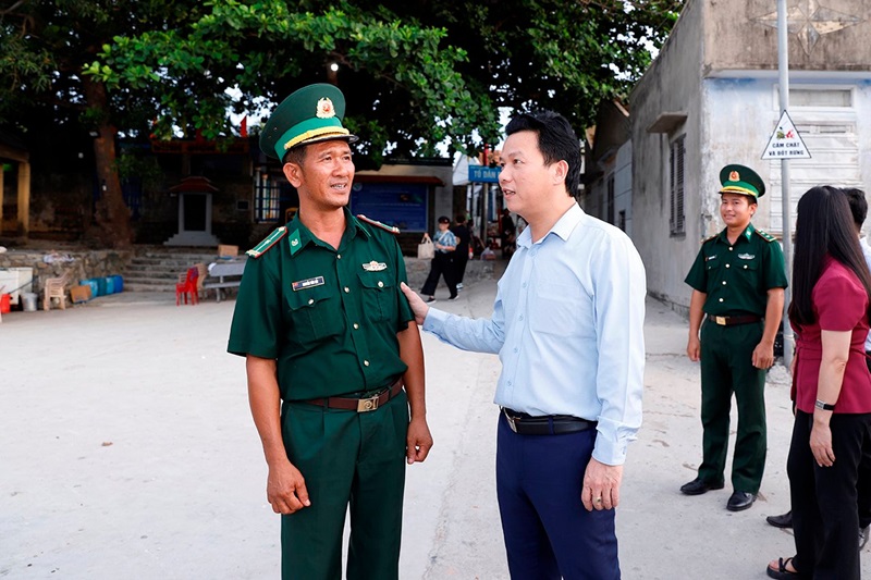 Bộ trưởng Đặng Quốc Khánh dự Lễ công bố cây di sản Việt Nam tại đảo Bích Đầm (Khánh Hoà)