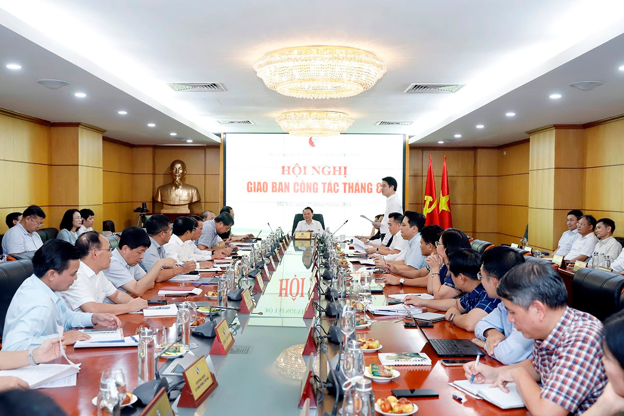 Toàn tâm, toàn lực, quyết tâm cao, nỗ lực lớn để hoàn thành nhiệm vụ