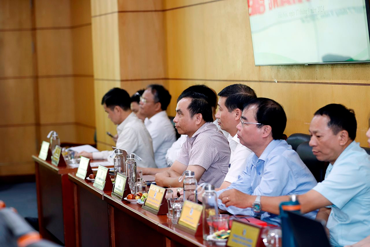 Toàn tâm, toàn lực, quyết tâm cao, nỗ lực lớn để hoàn thành nhiệm vụ