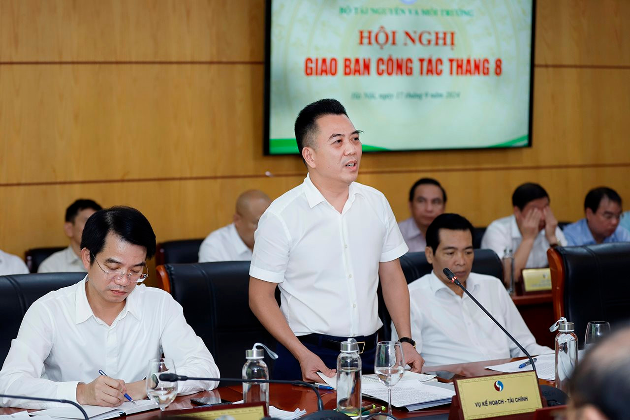 Toàn tâm, toàn lực, quyết tâm cao, nỗ lực lớn để hoàn thành nhiệm vụ