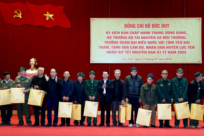 Bộ trưởng Đỗ Đức Duy thăm, chúc Tết nhân dân tại huyện Lục Yên