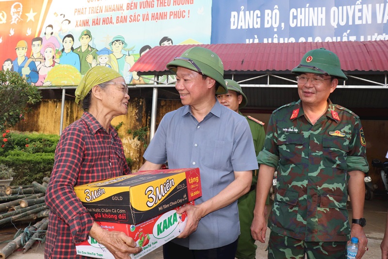 Bộ trưởng Đỗ Đức Duy kiểm tra công tác khắc phục hậu quả thiên tai tại huyện Trấn Yên
