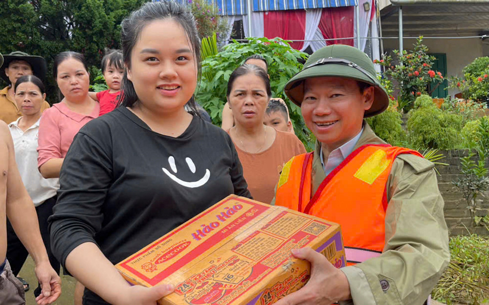 Bộ trưởng Bộ Tài nguyên và Môi trường Đỗ Đức Duy chỉ đạo công tác khắc phục hậu quả tại tâm lũ Cổ Phúc (Trấn Yên)