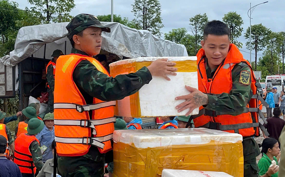 Bộ trưởng Bộ Tài nguyên và Môi trường Đỗ Đức Duy chỉ đạo công tác khắc phục hậu quả tại tâm lũ Cổ Phúc (Trấn Yên)