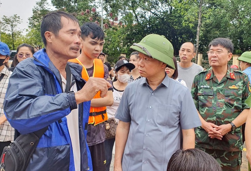Bộ trưởng Đỗ Đức Duy kiểm tra, chỉ đạo khắc phục hậu quả sau cơn bão số 3 tại Yên Bái