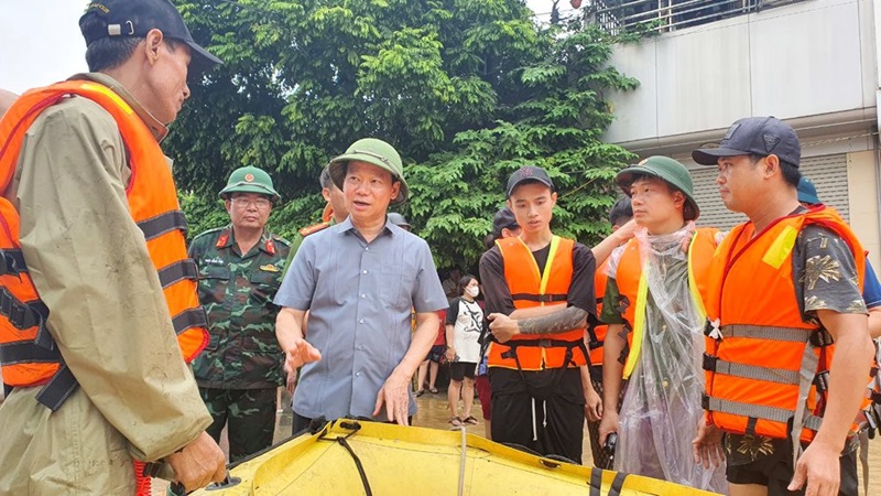 Bộ trưởng Đỗ Đức Duy kiểm tra, chỉ đạo khắc phục hậu quả sau cơn bão số 3 tại Yên Bái