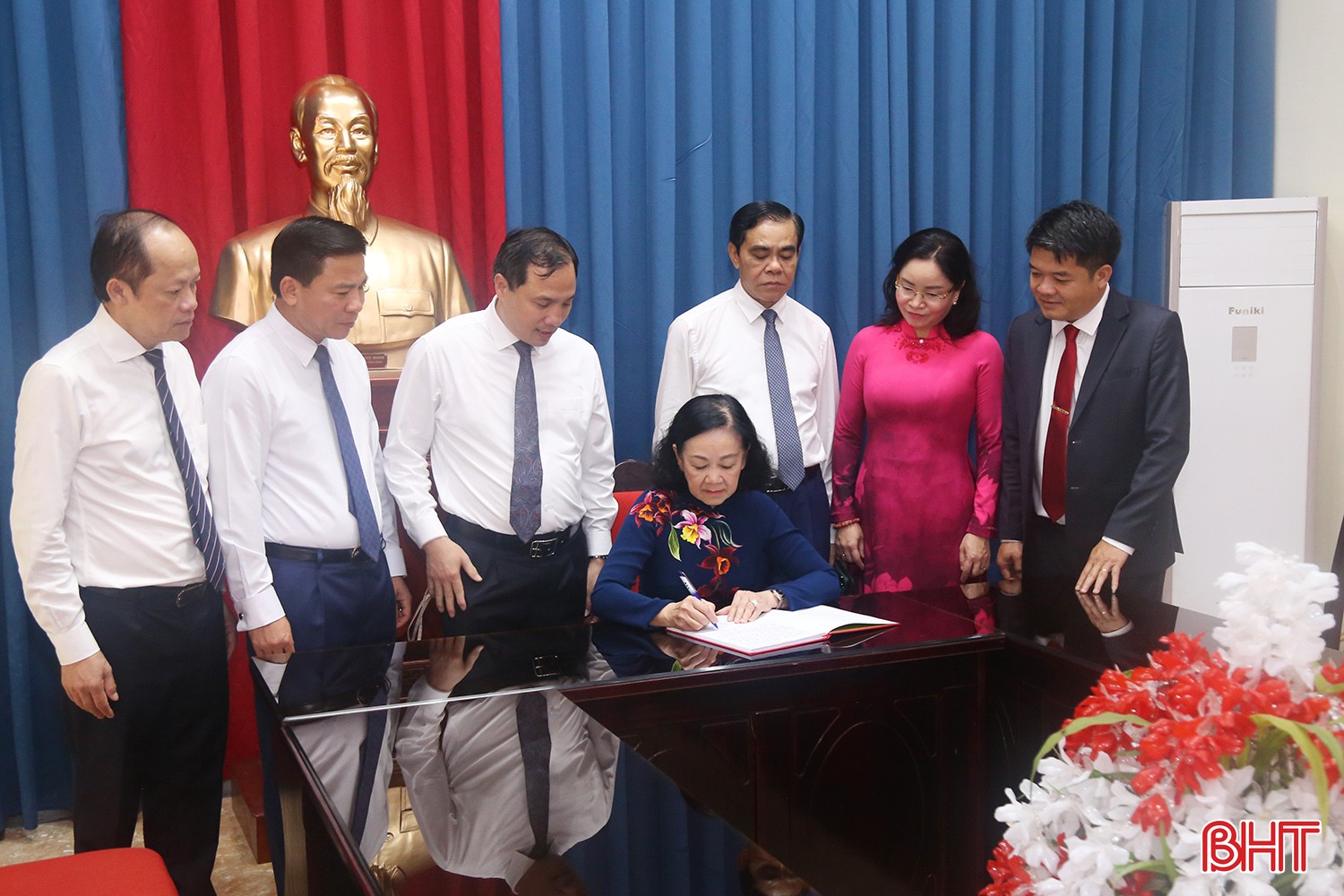 Lãnh đạo Đảng, Nhà nước dâng hương tưởng niệm Tổng Bí thư Trần Phú