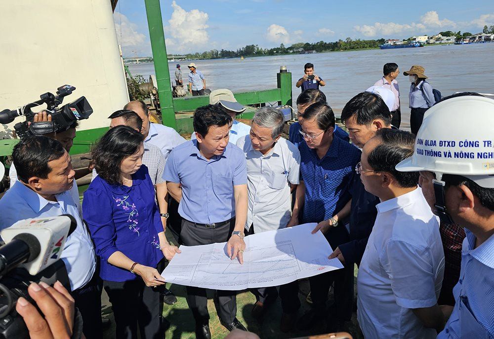 Đoàn công tác của Bộ trưởng Bộ TN&MT Đặng Quốc Khánh: Khảo sát, gỡ vướng cho An Giang về cung cấp cát san lấp công trình trọng điểm