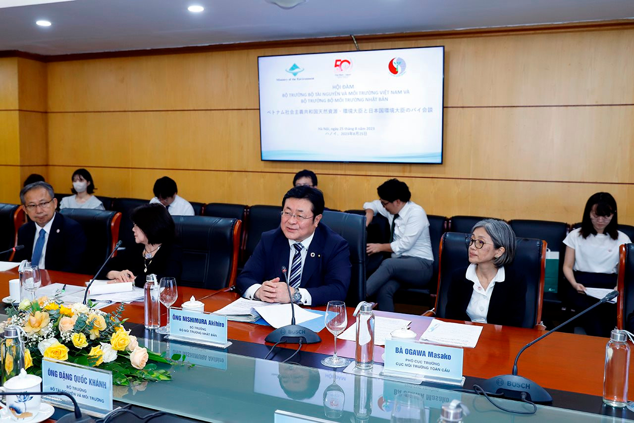 Bộ TN&MT Việt Nam và Bộ Môi trường Nhật Bản ký kết Ý định thư hợp tác quản lý rác thải biển
