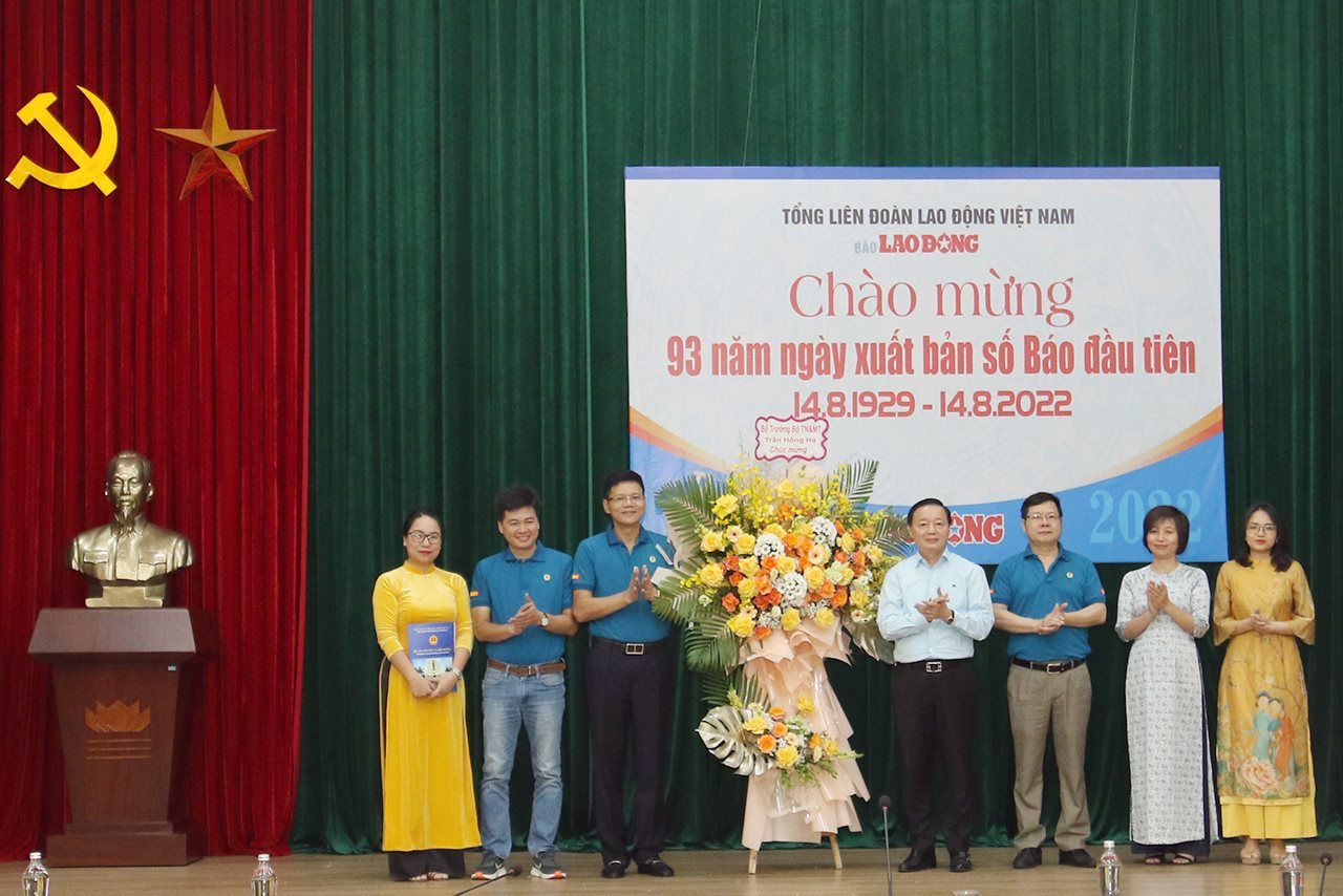 Bộ trưởng Bộ TN&MT Trần Hồng Hà chúc mừng 93 năm Báo Lao Động