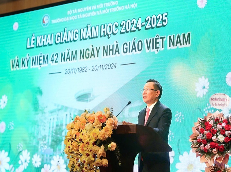 Thứ trưởng Nguyễn Thị Phương Hoa dự lễ Kỷ niệm 42 năm ngày Nhà giáo Việt Nam tại Trường Đại học Tài nguyên và Môi trường Hà Nội