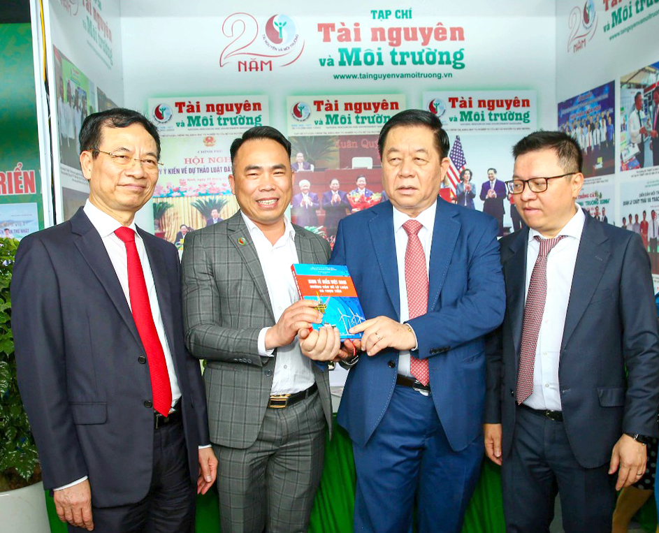 Lãnh đạo Đảng, Nhà nước thăm gian trưng bày tại Hội báo toàn quốc 2023