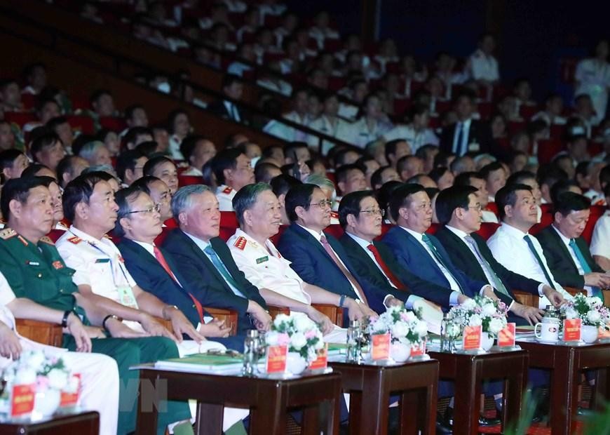 Lực lượng CSND kỷ niệm 60 năm Ngày truyền thống và đón nhận Huân chương Hồ Chí Minh