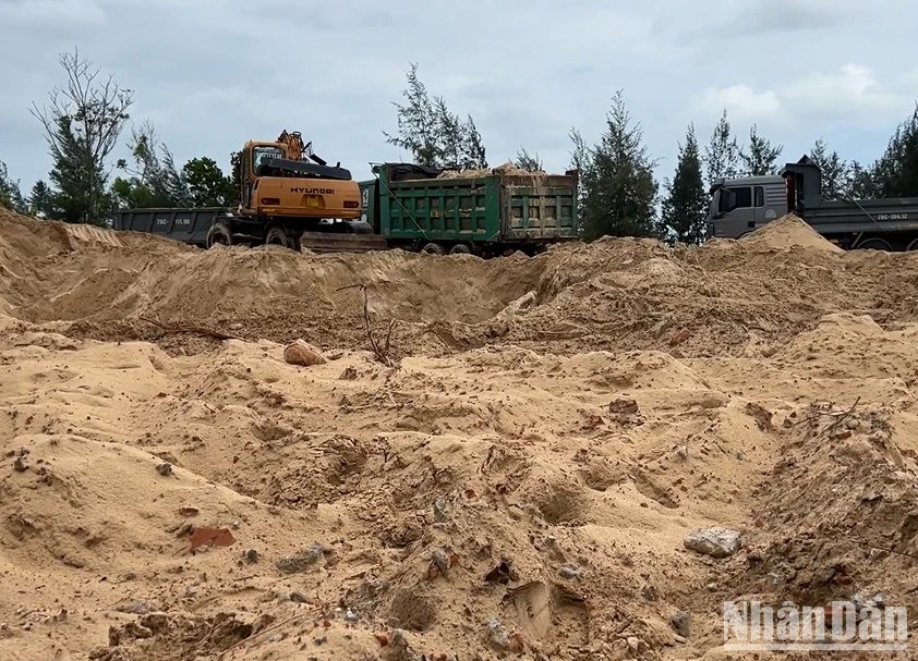 Chủ khu du lịch ven biển khai thác cát trái phép, thu lợi bất chính gần 5 tỷ đồng