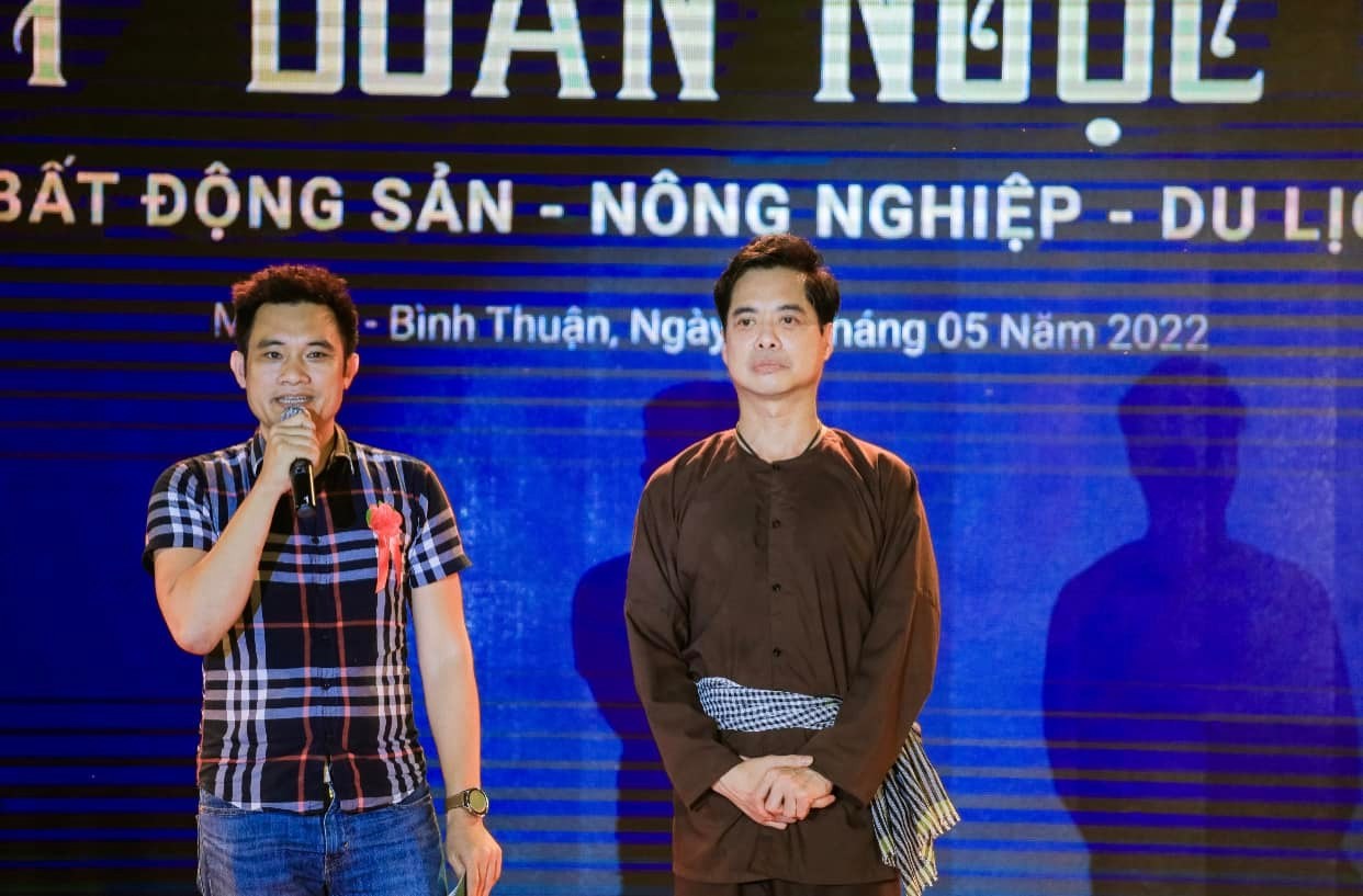 Ca sĩ Ngọc Sơn làm Chủ tịch Tập đoàn Ngọc Sơn kinh doanh lĩnh vực bất động sản, nông nghiệp và du lịch