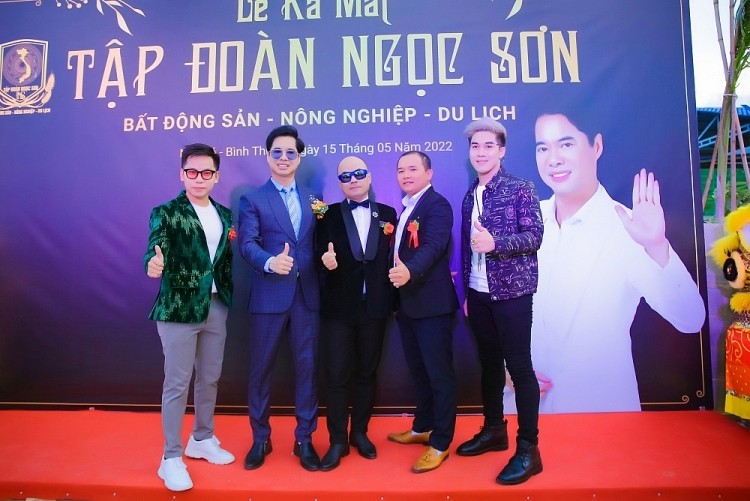 Ca sĩ Ngọc Sơn làm Chủ tịch Tập đoàn Ngọc Sơn kinh doanh lĩnh vực bất động sản, nông nghiệp và du lịch