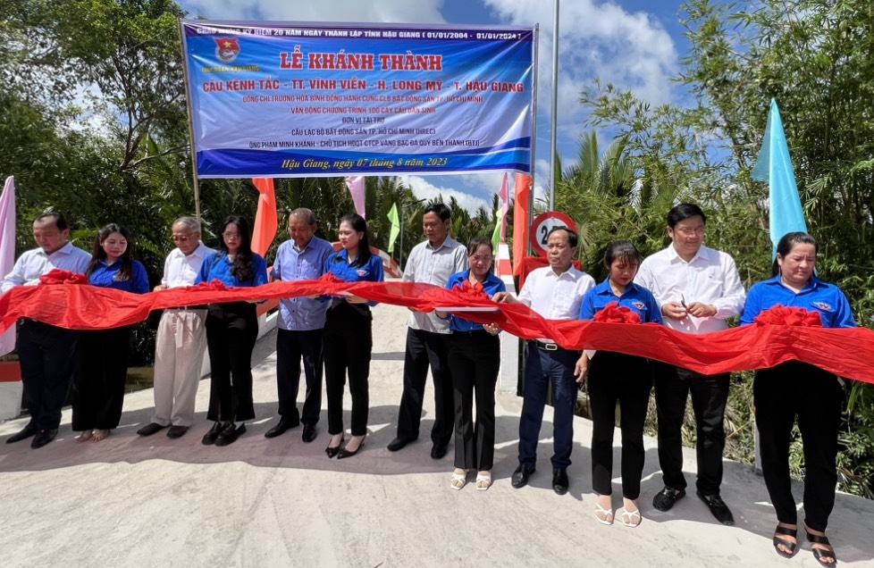 Câu lạc bộ Bất động sản TP. Hồ Chí Minh khánh thành 2 cây cầu dân sinh tại huyện Long Mỹ, Hậu Giang