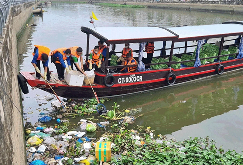Khởi động dự án thu gom rác thải nhựa bằng bẫy rác và thiết lập hệ thống tái chế tại TP Cần Thơ