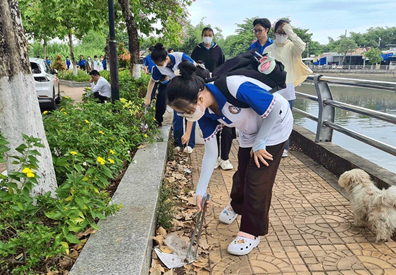 Khởi động dự án thu gom rác thải nhựa bằng bẫy rác và thiết lập hệ thống tái chế tại TP Cần Thơ