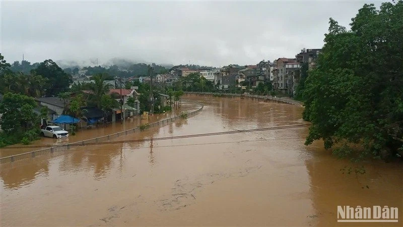 Mưa lớn kéo dài gây ngập lụt, sạt lở đường giao thông ở Cao Bằng