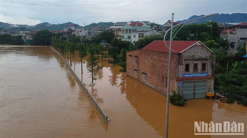Mưa lớn kéo dài gây ngập lụt, sạt lở đường giao thông ở Cao Bằng