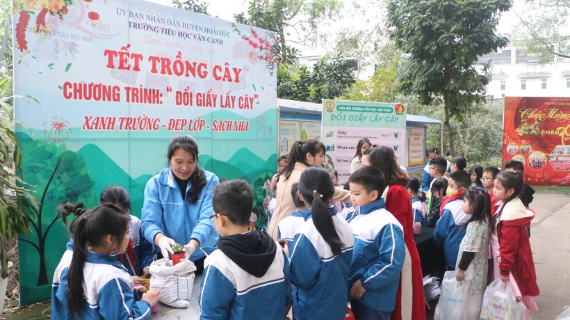 Đổi giấy lấy cây - Giữ gìn môi trường thêm xanh