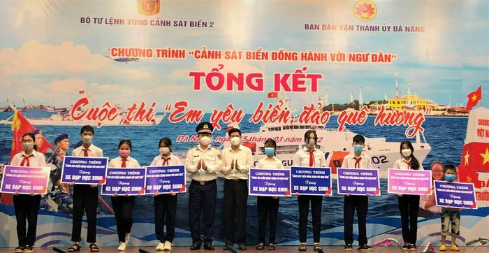 Trao 38 giải thưởng cuộc thi tìm hiểu 'Em yêu biển, đảo quê hương'