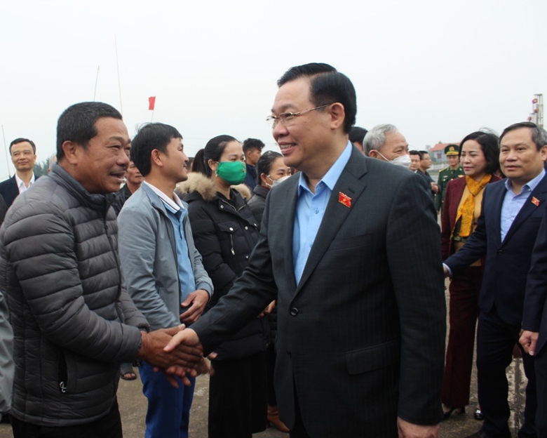 Ngư dân vươn khơi bám biển góp phần bảo vệ chủ quyền biển, đảo