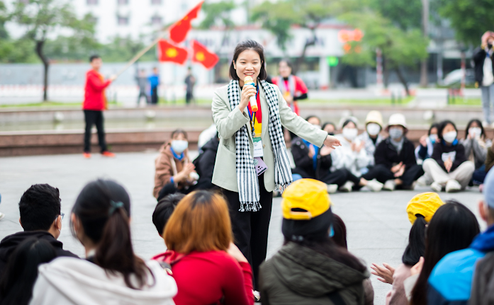 Cô gái “rủ” 16.000 người nhặt rác trong cùng một ngày