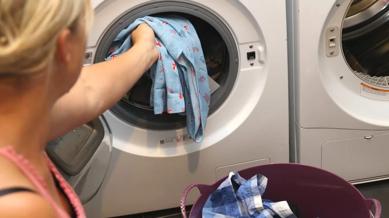 Châu Âu nỗ lực bảo vệ môi trường biển trước vi sợi nhựa từ quần áo