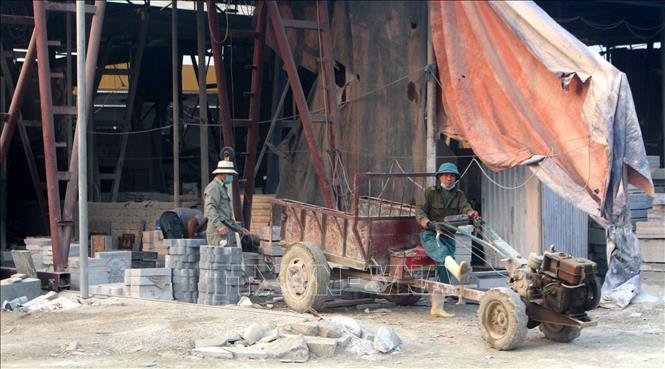 Thanh Hóa: Cần sớm di dời làng nghề, cơ sở sản xuất chế tác đá mỹ nghệ ra khỏi khu dân cư