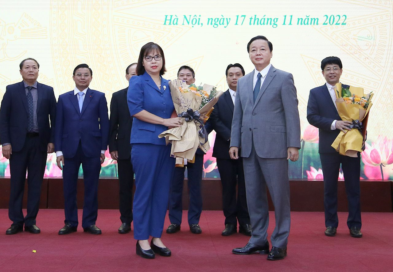 Công bố, trao Quyết định bổ nhiệm lại Thứ trưởng Bộ TN&MT; Quyết định điều động, bổ nhiệm lãnh đạo một số đơn vị trực thuộc Bộ
