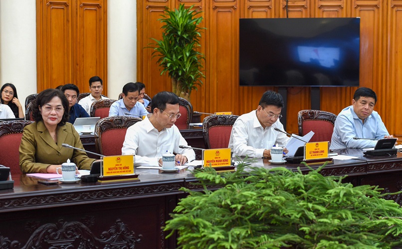 Thủ tướng Phạm Minh Chính chủ trì cuộc họp về chính sách tiền tệ, chính sách tài khóa