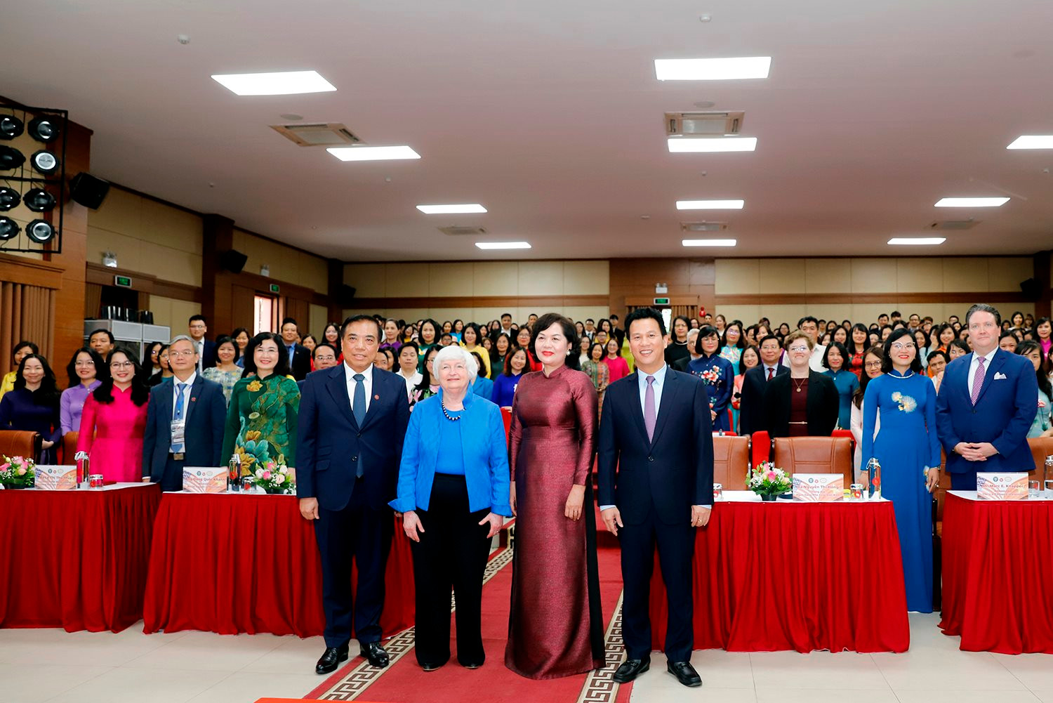 Bộ trưởng Đặng Quốc Khánh dự Tọa đàm triển vọng Kinh tế và tài chính khí hậu