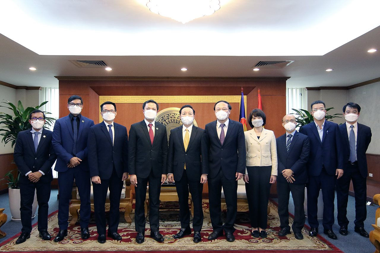 Bộ trưởng Trần Hồng Hà làm việc với Giám đốc điều hành Ban Thư ký Ủy hội sông Mê Công quốc tế