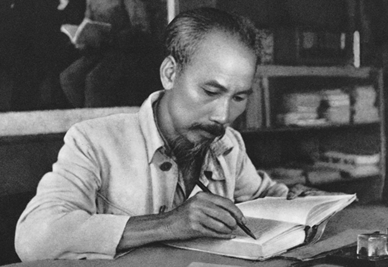 Kỷ niệm 134 năm ngày sinh Chủ tịch Hồ Chí Minh (19/5/1890-19/5/2024): Rèn luyện đạo đức cách mạng như ‘ngọc càng mài càng sáng, vàng càng luyện càng trong’