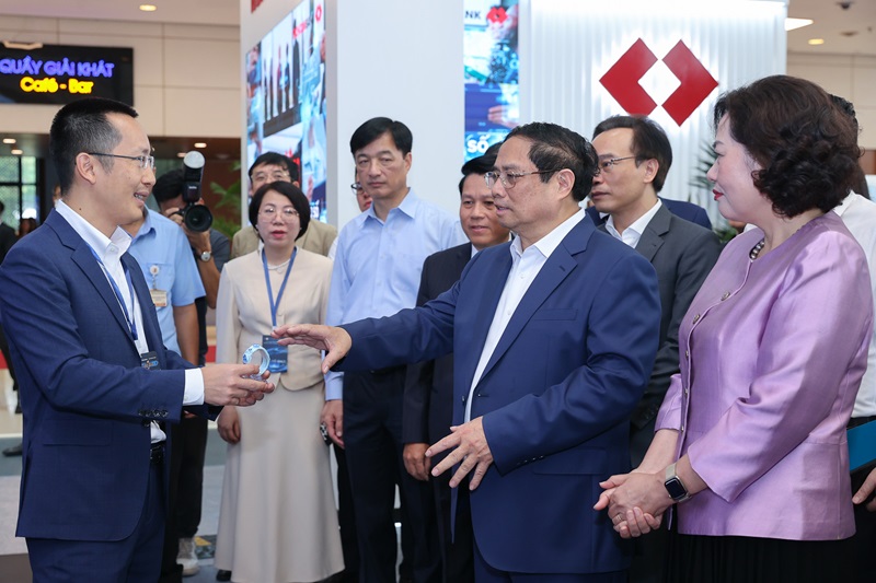 Thủ tướng chỉ rõ 3 mục tiêu, 6 nhiệm vụ trọng tâm để ngành ngân hàng tiên phong chuyển đổi số, phát triển lên tầm cao mới