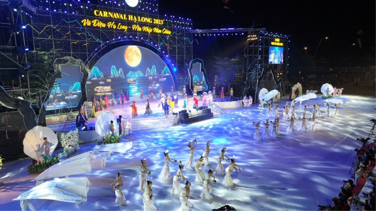 Phát triển các ngành công nghiệp văn hóa và xây dựng thị trường sản phẩm, dịch vụ văn hóa