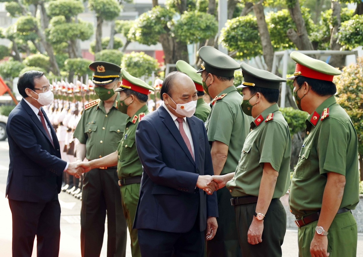 Chủ tịch nước kiểm tra công tác đảm bảo an ninh trật tự dịp Tết