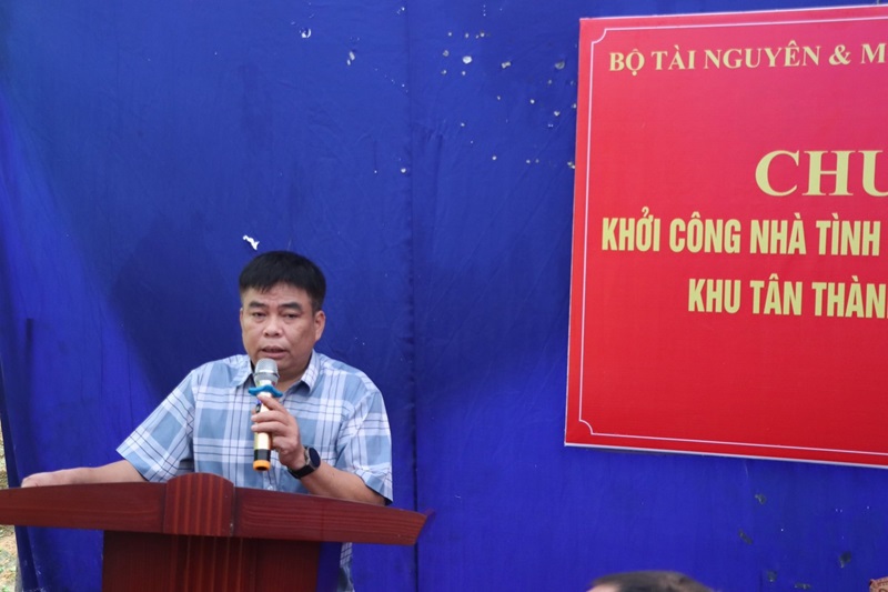 Công đoàn Bộ TN&MT tặng quà gia đình chính sách