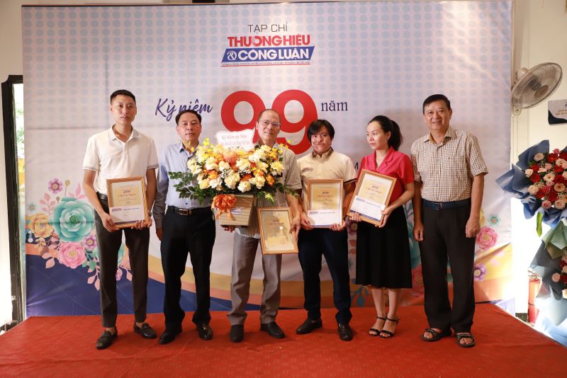 Trao Giải Báo chí Thương hiệu & Công luận: Tôn vinh những tác phẩm báo chí xuất sắc