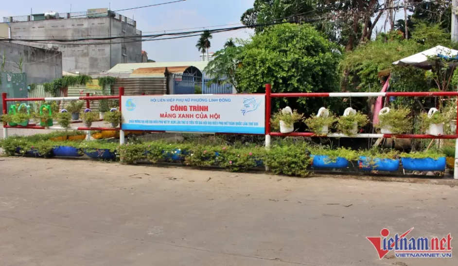 Được 'thay áo mới', cống nước sình lầy, ngập rác thành công viên nhỏ xinh