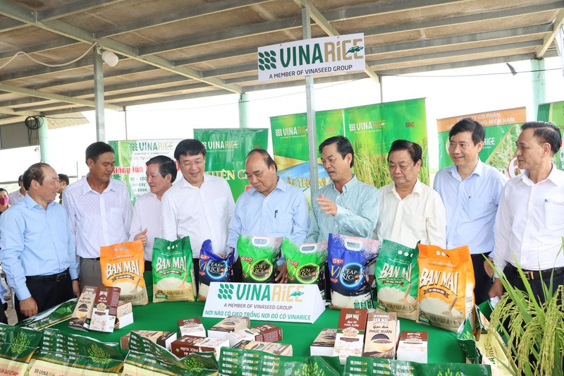 Chủ tịch nước Nguyễn Xuân Phúc làm việc tại Đồng Tháp